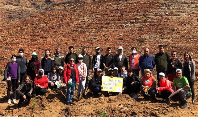 Anadolu İmam Hatip Lisesi öğrencileri fidan dikti