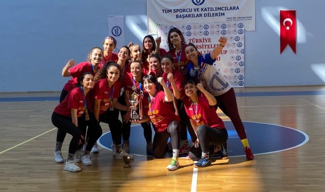 Anadolu Üniversitesi Kadın Voleybol Takımı Süper Lige bir adım daha yaklaştı