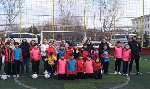 Anneler attı çocukları tuttu