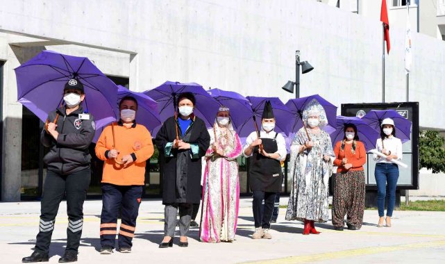 Antalya&#039;da &#039;mor şemsiyeli&#039; kadın yürüyüşü yapılacak