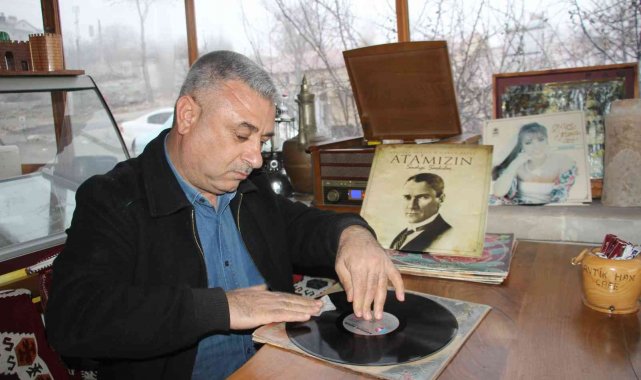 Antika tutkusu sayesinde işlettiği kafe müzeye döndü