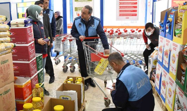 Araban'da zincir marketlerde denetim yapıldı