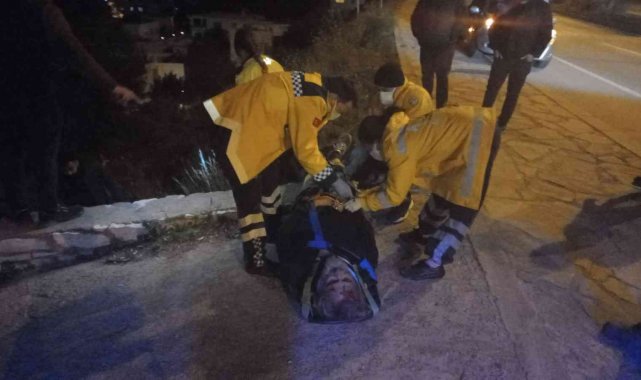 Arabaya çarpıp uçurumdan yuvarladı