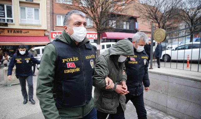 Aranan 24 adet araç ve 87 adet otomobil beyni ele geçirildi, 2 kişi yakalandı