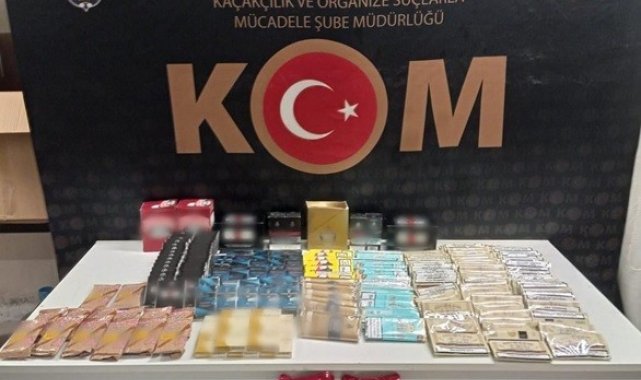Aranan araçta çok sayıda tütün ürünü ele geçirildi