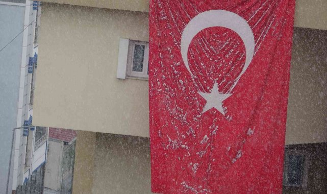 Ardahan güne karla uyandı