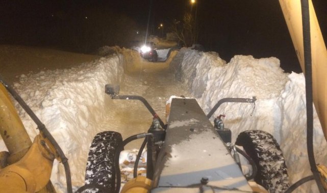 Ardahan-Şavşat karayolu ulaşıma kapandı: Bir ilçede okullar tatil edildi