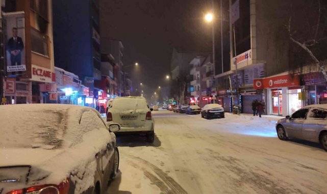Ardahan&#039;da eğitime kar engeli: 1 gün ara verildi