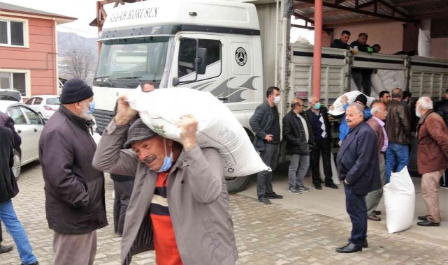 Arıcılara çuval çuval şeker dağıtıldı