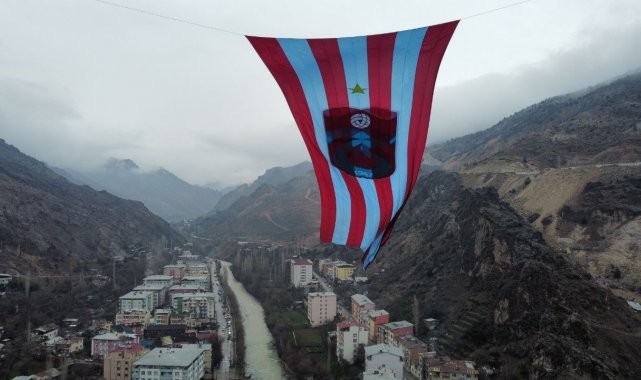 Artvin&#039;de dev viyadüklere asılan Trabzonspor bayrağının kaldırılmasıyla ilgili açıklama geldi
