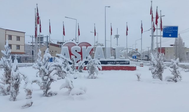 Aşkale&#039;de kartpostallık kar görüntüleri