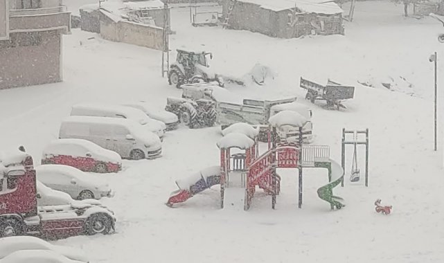Aşkale&#039;de yoğun kar yağışı