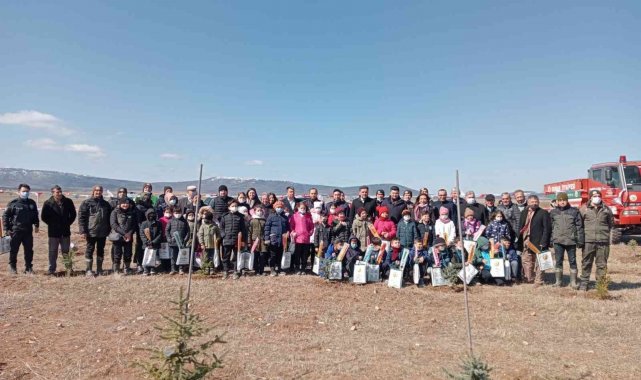 Aslanapa'da 'Jandarma Hatıra Ormanı'na fidan dikimi