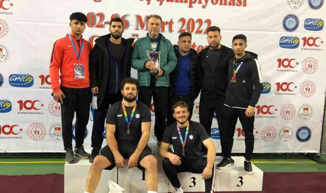 ASÜ&#039;lü sporcular güreş şampiyonasından madalya ile döndü