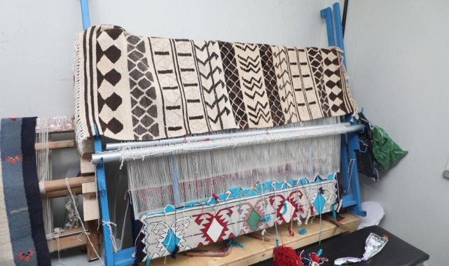 Atölyede ilk kilimler tezgahtan indi