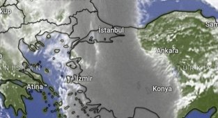 Avrupa'dan gelen devasa büyüklükte bir bulut kütlesi dikkat çekiyor.