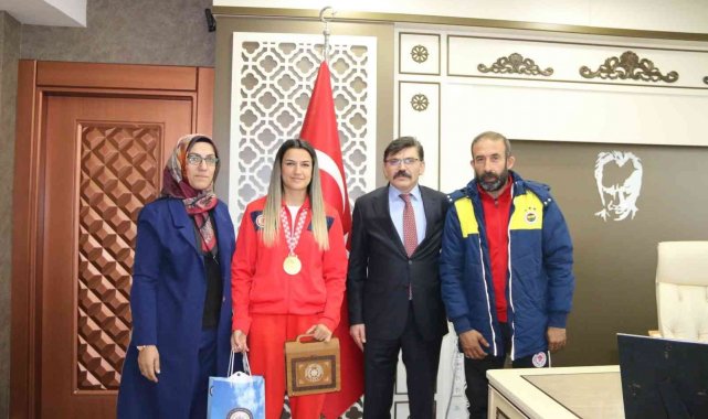 Avrupa Şampiyonu Akbaş'tan Müdür Dağdeviren ziyaret