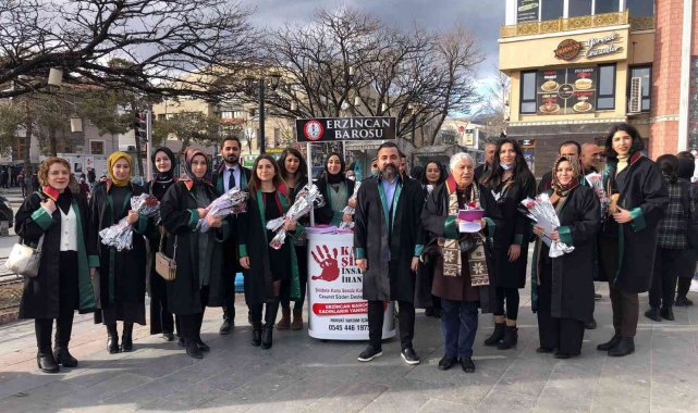 Avukatlar, Kadınlar Gününde kitap ve karanfil dağıttı