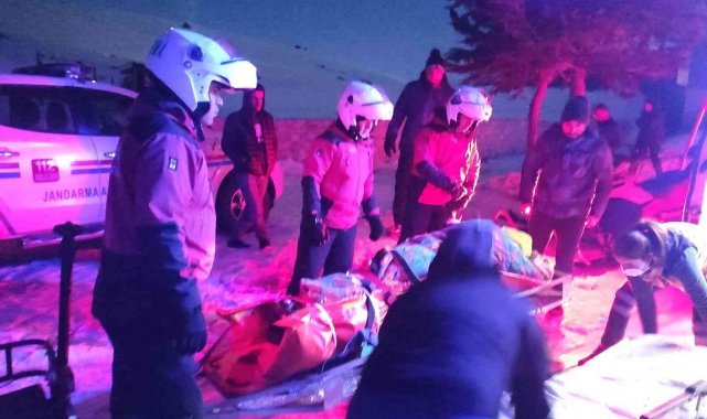 Ayağını kıran kayakçıyı jandama kurtardı