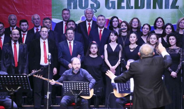 Aydın Büyükşehir Belediyesi Korosu türküleri &#039;+1 farkla&#039; seslendirdi