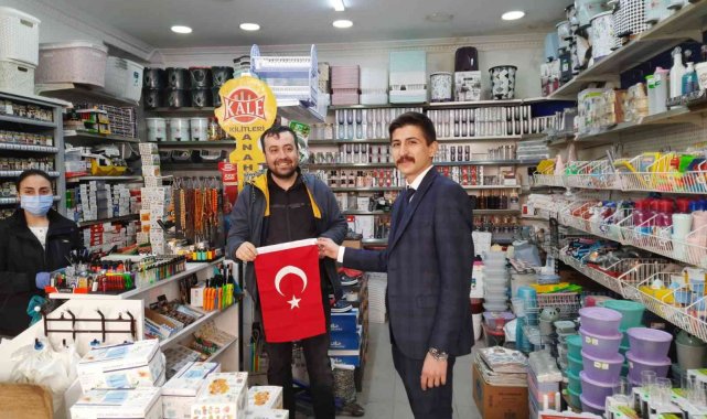 Aydın Ülkü Ocakları 18 Mart&#039;ta bin adet Türk Bayrağı dağıttı