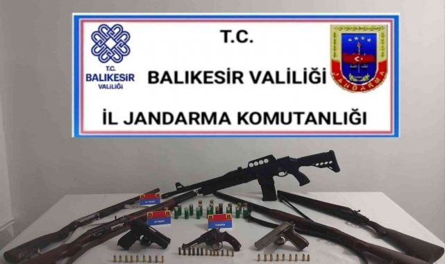 Ayvalık'ta jandarmadan kaçak içki operasyonu