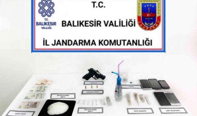 Ayvalık&#039;ta jandarmadan uyuşturucu kullanıcılarına operasyon
