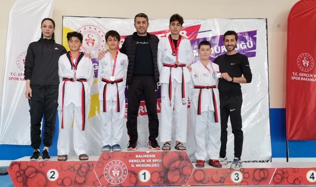 Ayvalıklı tekvandoculardan 2 altın, 2 gümüş madalya