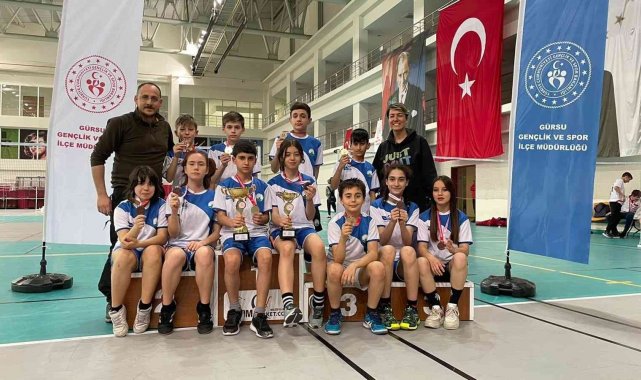 Badminton Akademi meyvelerini veriyor
