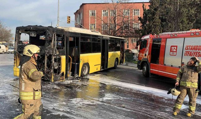 Bağcılar'da İETT aracı alev alev yandı