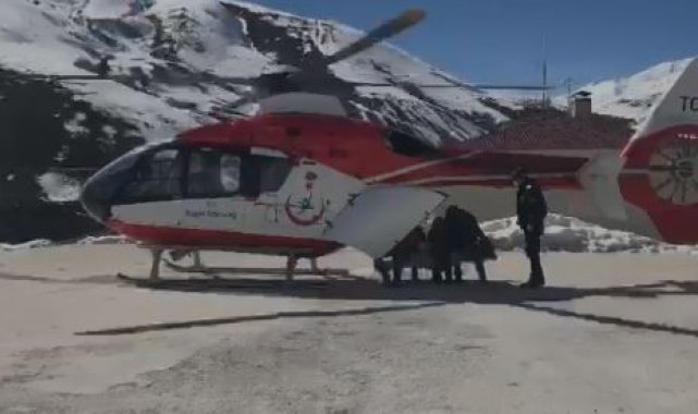 Bahçesaray'da rahatsızlanan hasta helikopterle hastaneye ulaştırıldı