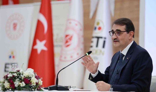 Bakan Dönmez, üniversiteli gençlerle bir araya geldi