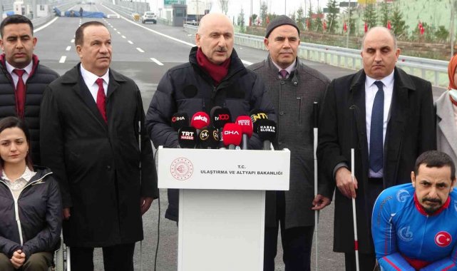 Bakan Karaismailoğlu, engelli vatandaşlarla 1915 Çanakkale Köprüsü'nde yürüdü