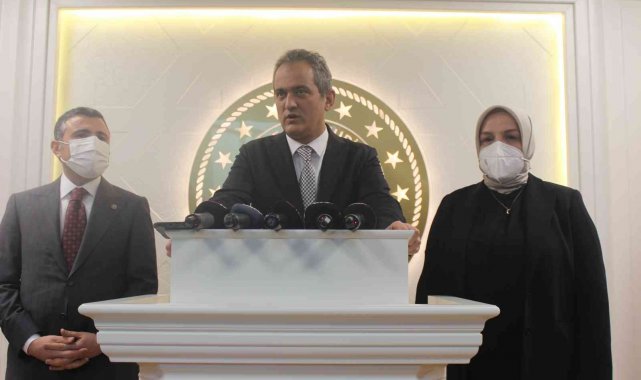 Bakan Özer: &quot;Yüz yüze eğitime kararlılıkla devam edeceğiz&quot;