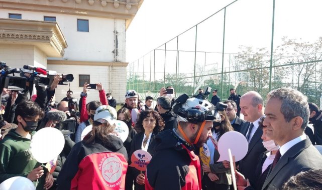 Bakan Özer ve Bakan Soylu öğrencilerle birlikte deprem tatbikatı yaptı