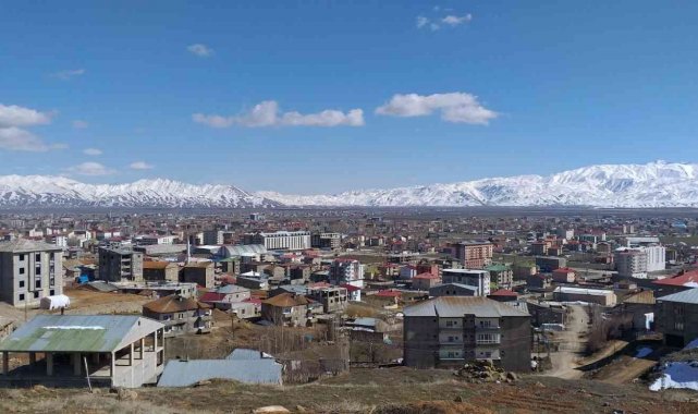 Bakan Özer'den Yüksekova'ya fen lisesi müjdesi