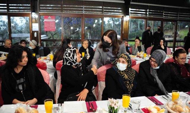 Balçova'da şehit yakınları onuruna yemek verildi