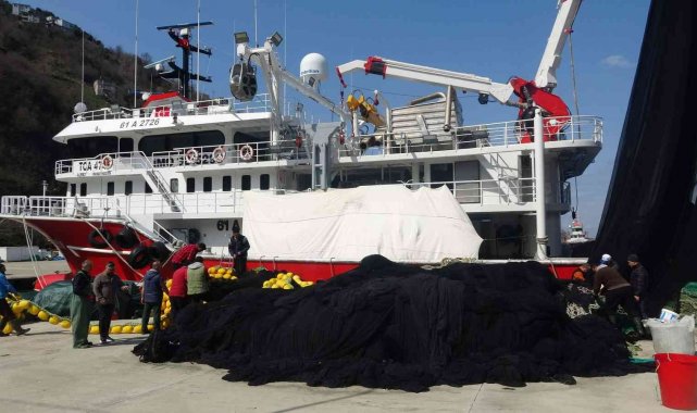 Balık av sezonu bitmedi ama onlar erkenden paydos ederek limana demir attı