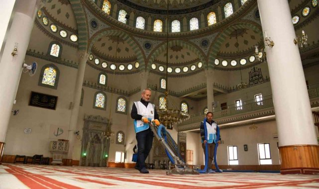 Balıkesir Büyükşehir, ibadethaneleri Ramazan Ayı'na hazırlıyor