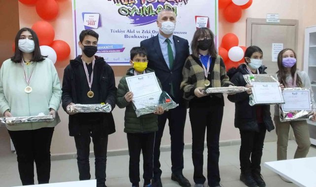 Balıkesir&#039;de öğrencilere zeka ödülü