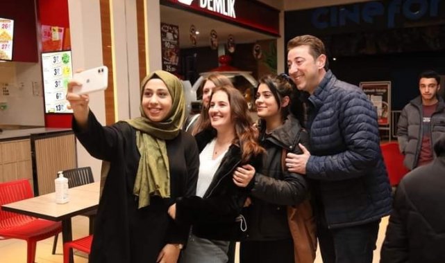 Bandırma Belediye Başkanı Tosun, öğrencileri kırmadı