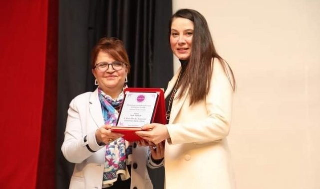 Bandırma'da Kadın - Der 'den anlamlı gösteri