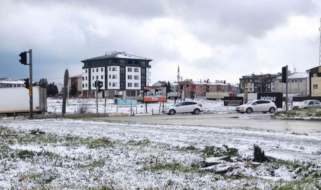 Bandırma&#039;da kar etkili oldu