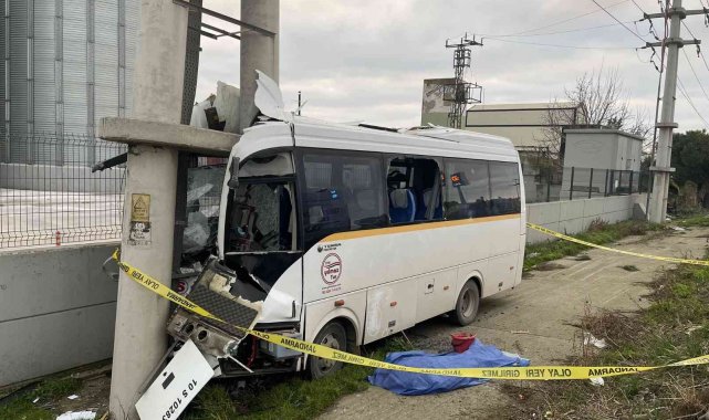 Bandırma'da servis otobüsü yoldan çıktı: 1 ölü