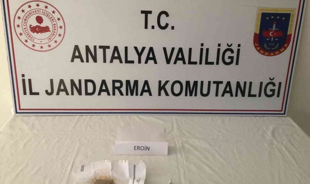 Barın deposundan sandalye çalarken suçüstü yakalandılar