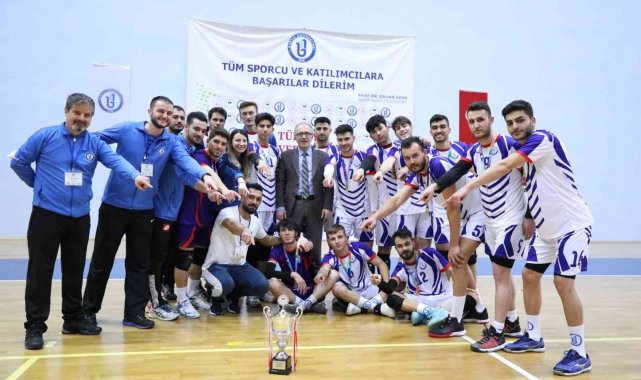 Bartın Üniversitesi Erkek Voleybol Takımı 1. Lig şampiyonu oldu