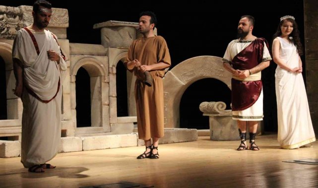 Basilica Tası Gümüşten adlı tiyatro oyunu kadınlar için sergilendi
