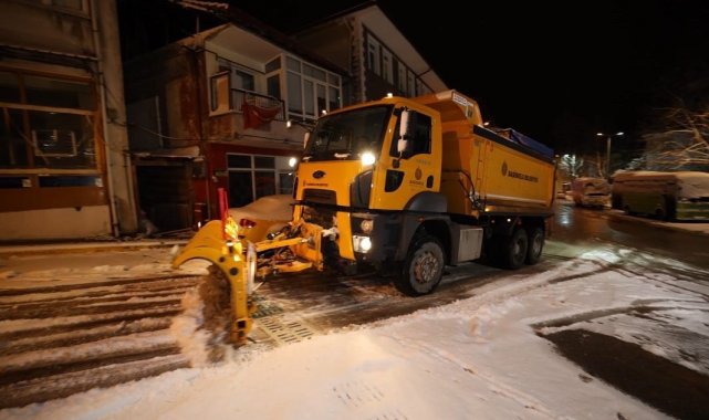 Başiskele&#039;de karla mücadele sürüyor