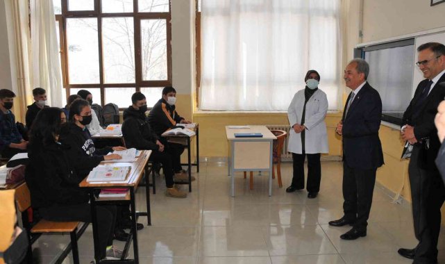 Başkan Akkaya: "Gençler bizim geleceğimizdir"