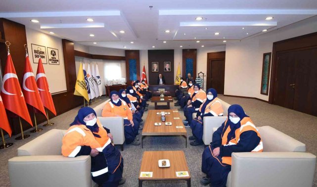 Başkan Altay Park ve Bahçeler Dairesinin kadın çalışanlarıyla buluştu